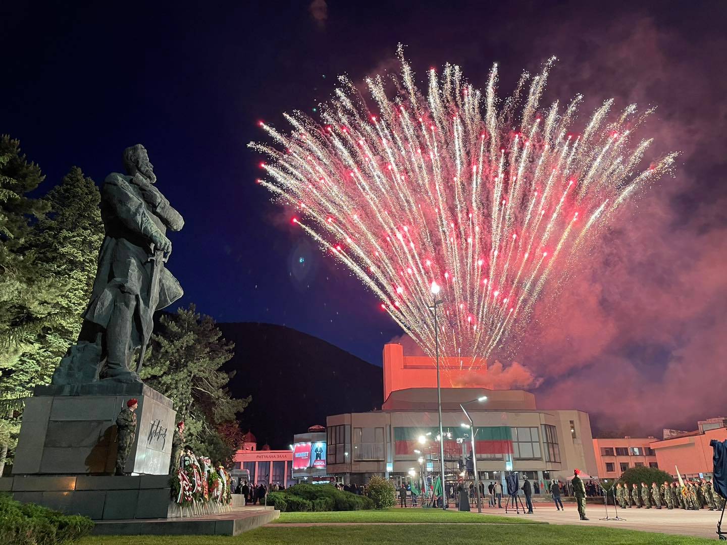  Тържествена заря във Враца 